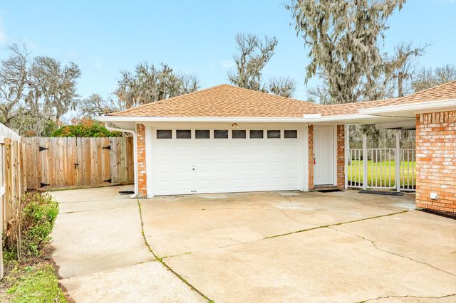 128 Catalpa Street, Lake Jackson, TX 77566