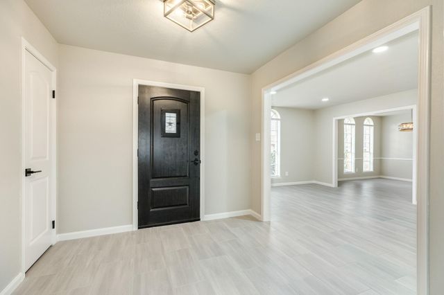 128 Catalpa Street, Lake Jackson, TX 77566