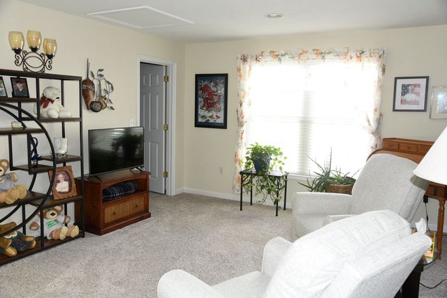 11 Royal Lane, Raymond, NH 03077