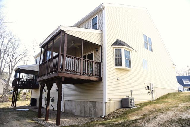 11 Royal Lane, Raymond, NH 03077