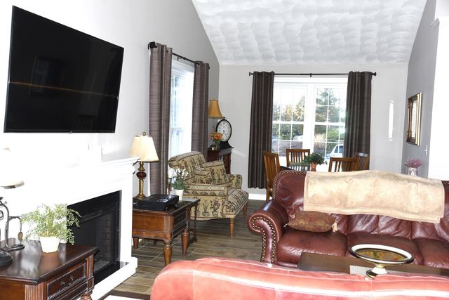 11 Royal Lane, Raymond, NH 03077