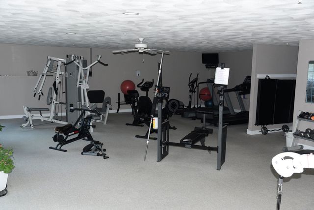 11 Royal Lane, Raymond, NH 03077