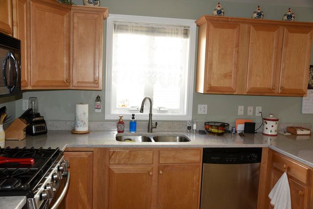 11 Royal Lane, Raymond, NH 03077