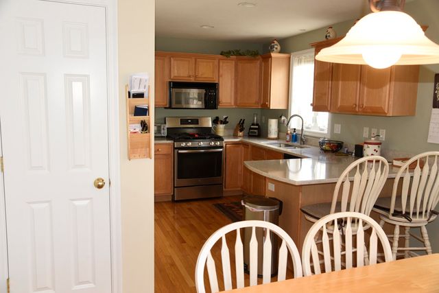 11 Royal Lane, Raymond, NH 03077