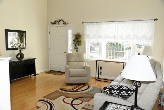 11 Royal Lane, Raymond, NH 03077