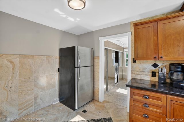 28524 7 Mile Road, Livonia, MI 48152