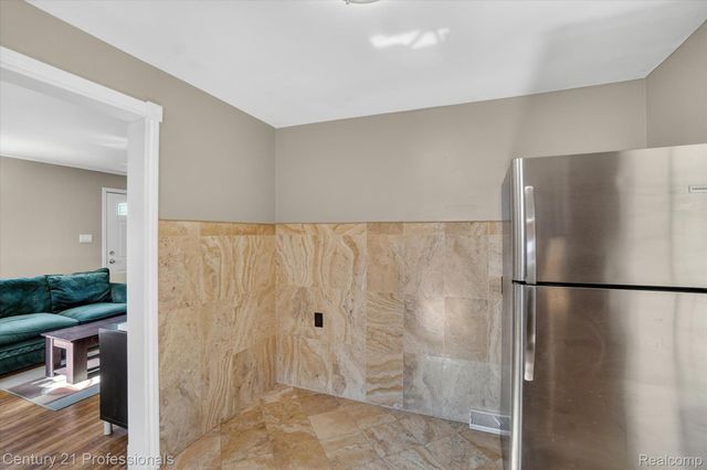28524 7 Mile Road, Livonia, MI 48152