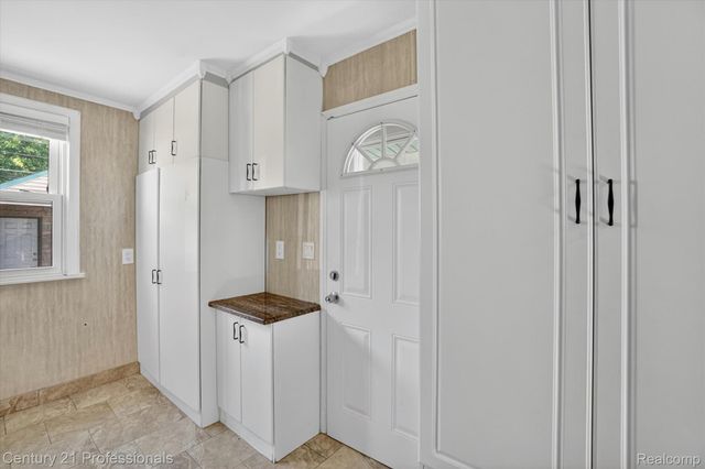 28524 7 Mile Road, Livonia, MI 48152