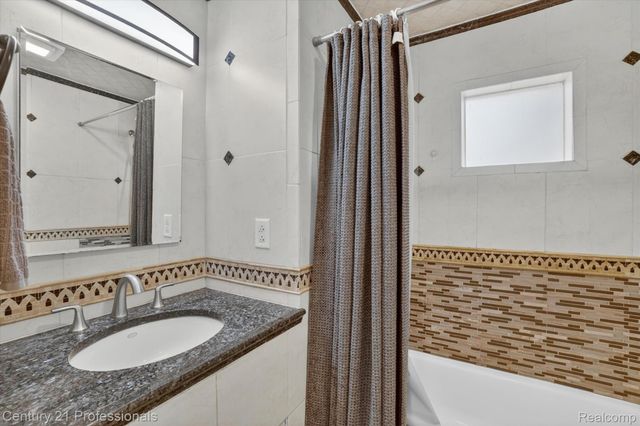 28524 7 Mile Road, Livonia, MI 48152