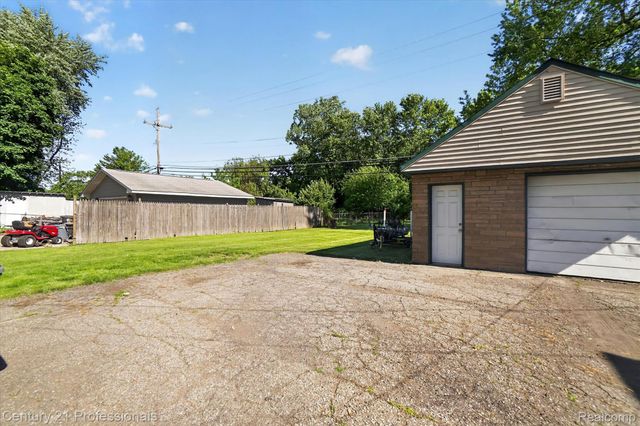 28524 7 Mile Road, Livonia, MI 48152