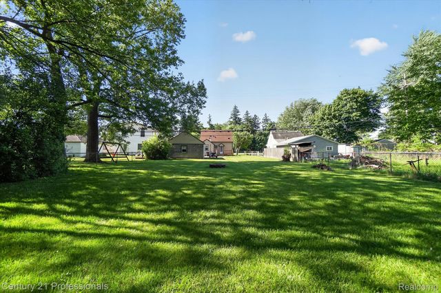28524 7 Mile Road, Livonia, MI 48152