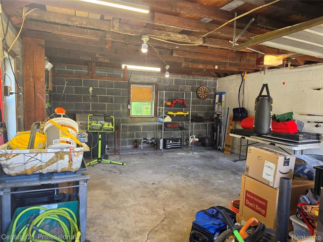 28524 7 Mile Road, Livonia, MI 48152