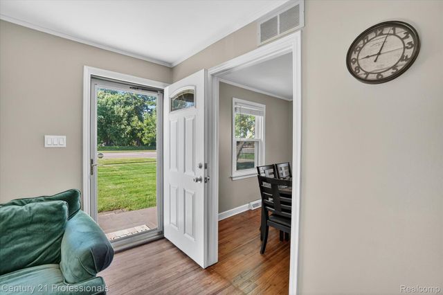 28524 7 Mile Road, Livonia, MI 48152