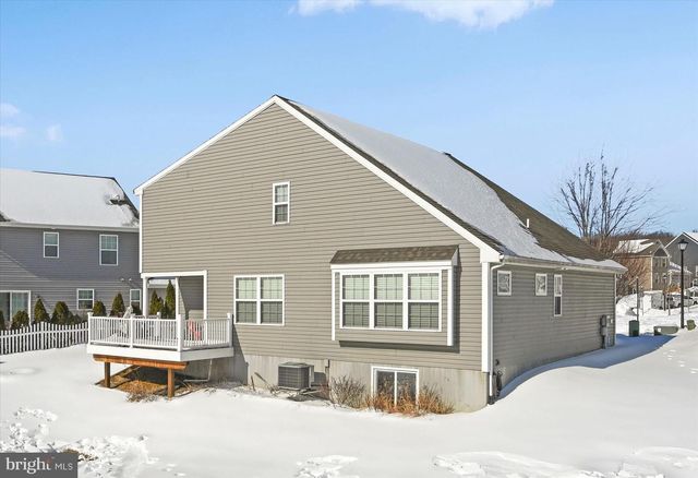 425 JOY CIR, Leola, PA 17540