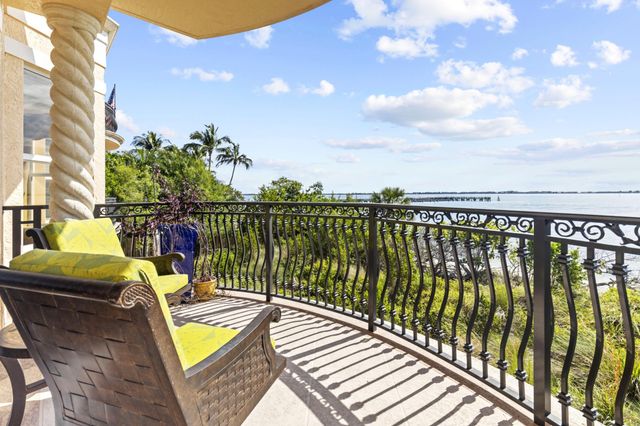 1533 NE Outrigger Landings Drive 3-205, Jensen Beach, FL 34957