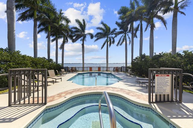 1533 NE Outrigger Landings Drive 3-205, Jensen Beach, FL 34957