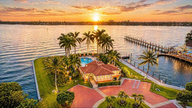 1533 NE Outrigger Landings Drive 3-205, Jensen Beach, FL 34957