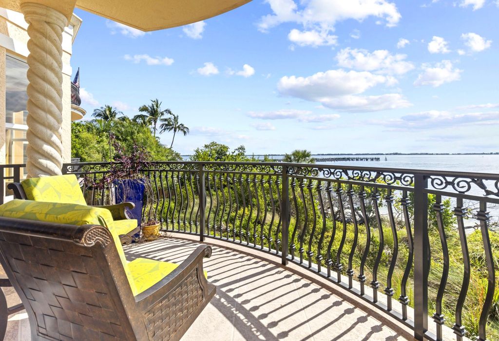 1533 NE Outrigger Landings Drive 3-205, Jensen Beach, FL 34957