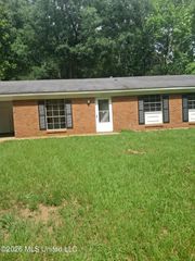 618 Queen Julianna Lane, Jackson, MS 39209