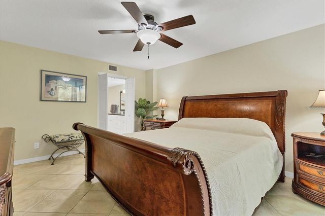 8776 MIDNIGHT PASS ROAD C307, Sarasota, FL 34242