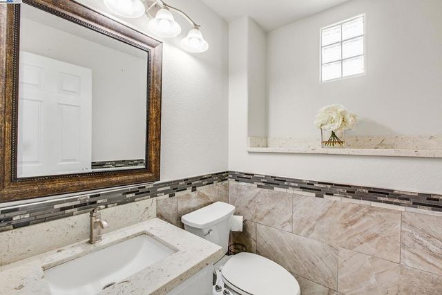 1205 Amber Ct, San Leandro, CA 94577