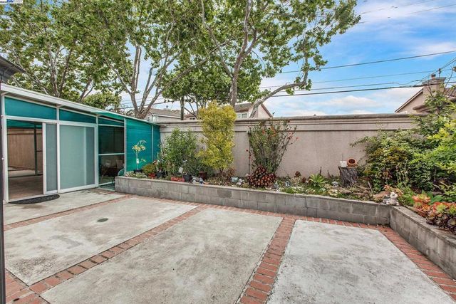 1205 Amber Ct, San Leandro, CA 94577