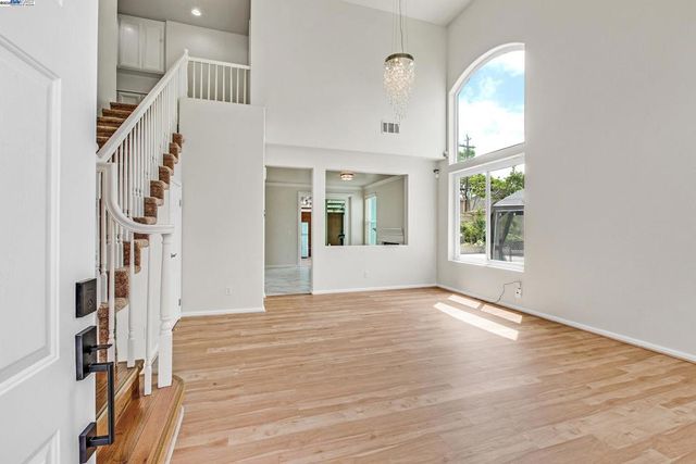 1205 Amber Ct, San Leandro, CA 94577