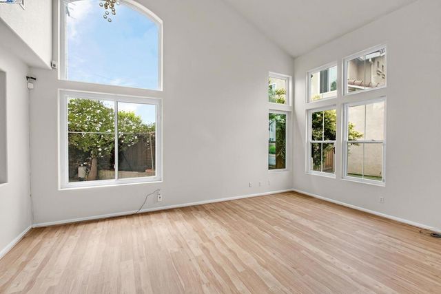 1205 Amber Ct, San Leandro, CA 94577