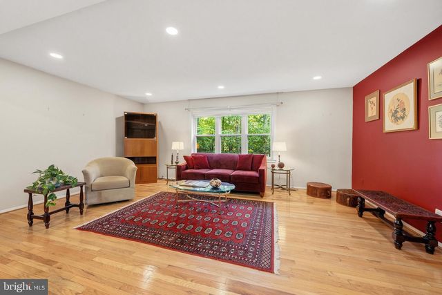7779 TIVERTON DR, Springfield, VA 22152