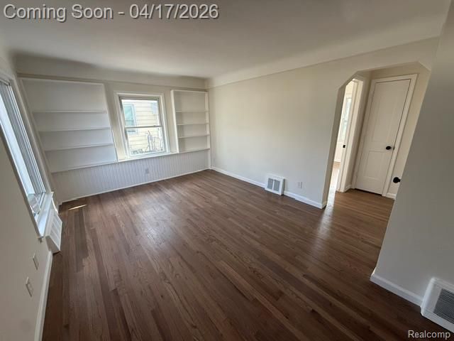 23261 Seneca Street, Oak Park, MI 48237