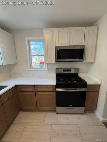 23261 Seneca Street, Oak Park, MI 48237