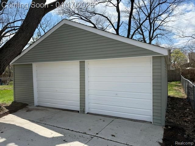 23261 Seneca Street, Oak Park, MI 48237