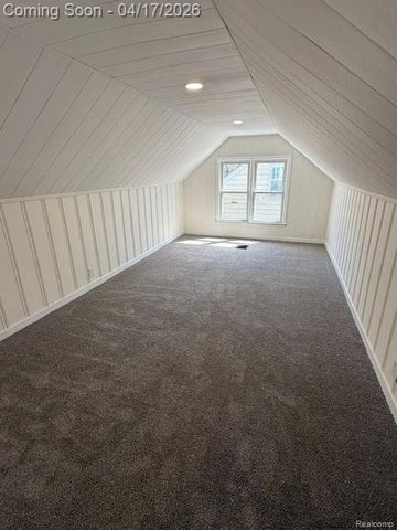 23261 Seneca Street, Oak Park, MI 48237