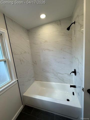 23261 Seneca Street, Oak Park, MI 48237