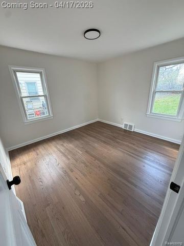 23261 Seneca Street, Oak Park, MI 48237