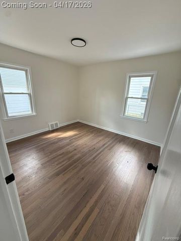 23261 Seneca Street, Oak Park, MI 48237