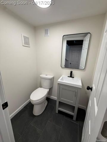 23261 Seneca Street, Oak Park, MI 48237