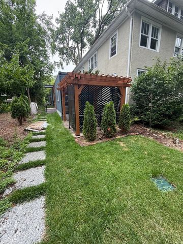 1918 Noyes Street Front, Evanston, IL 60201