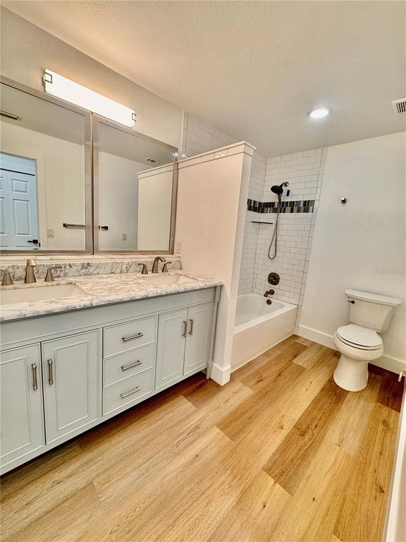 Image 12 of property listing at 14 GLENDALE DRIVE, Kissimmee, FL 34744