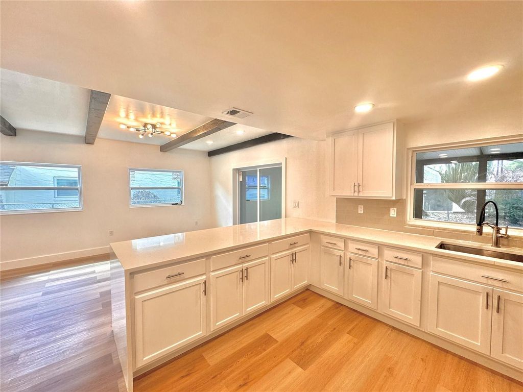 Image 6 of property listing at 14 GLENDALE DRIVE, Kissimmee, FL 34744