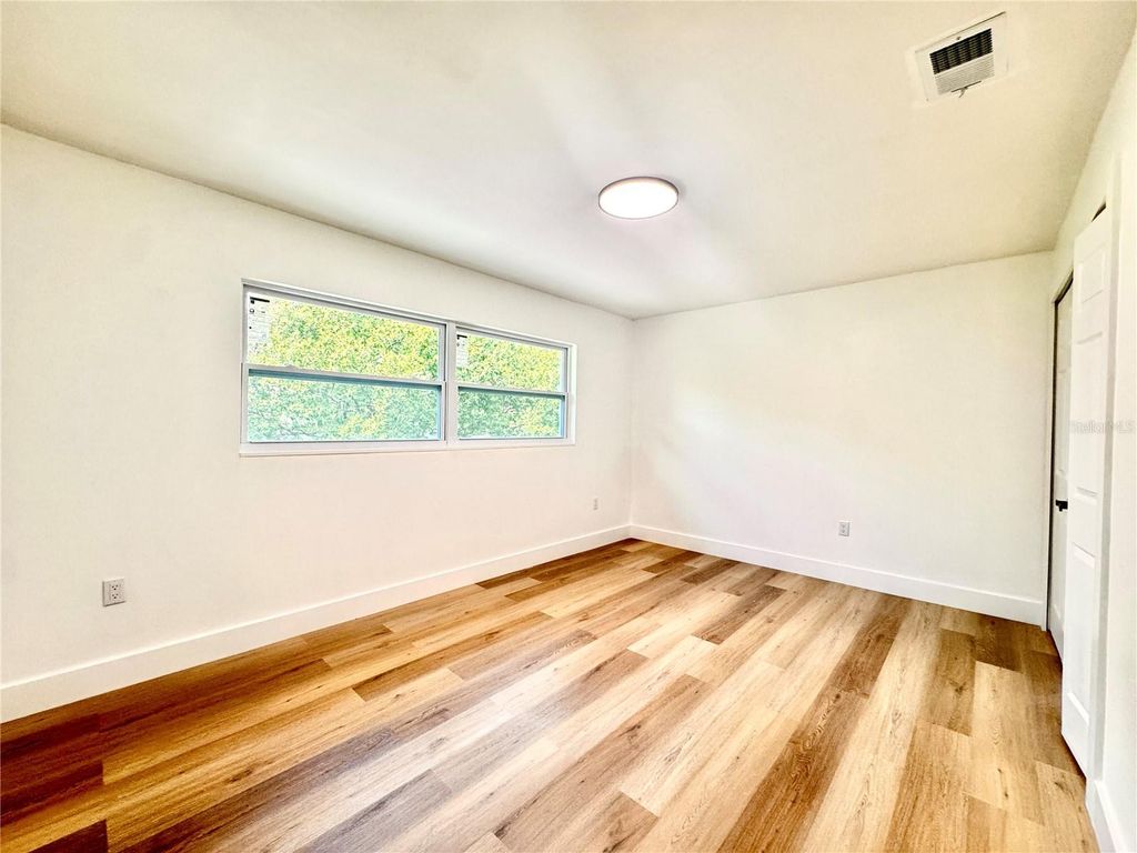 Image 9 of property listing at 14 GLENDALE DRIVE, Kissimmee, FL 34744