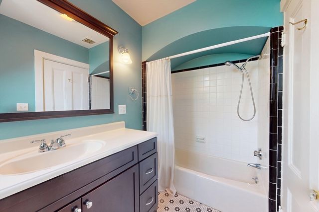 12 Bigelow Circle 3, Boston, MA 02135