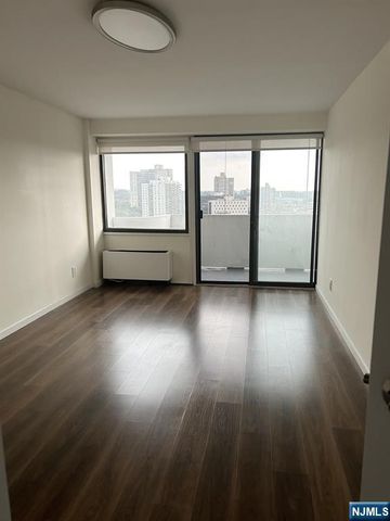 1600 Center Avenue 12C, Fort Lee, NJ 07024