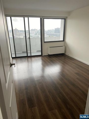 1600 Center Avenue 12C, Fort Lee, NJ 07024