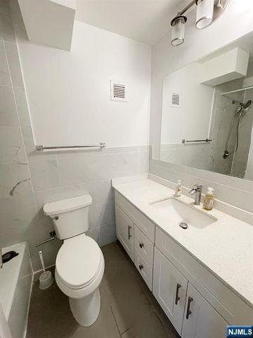 1600 Center Avenue 12C, Fort Lee, NJ 07024