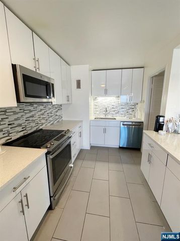 1600 Center Avenue 12C, Fort Lee, NJ 07024