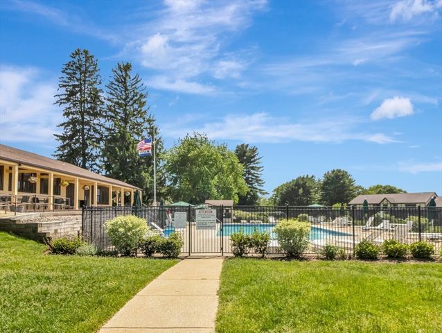 8 Rainbow Pond Dr 5, Walpole, MA 02081