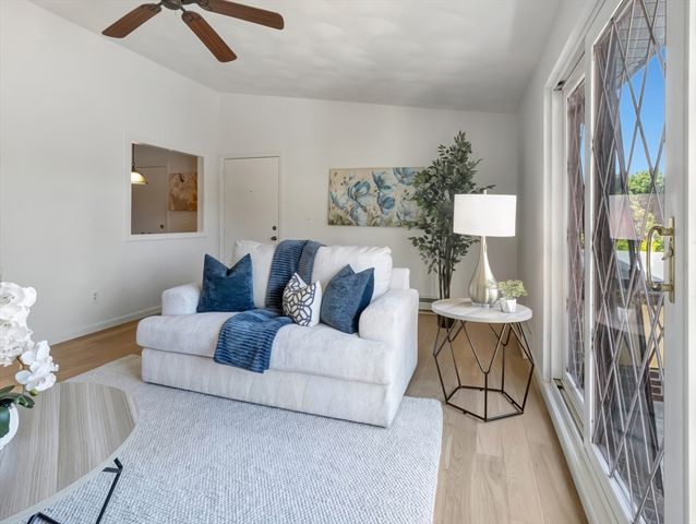 8 Rainbow Pond Dr 5, Walpole, MA 02081