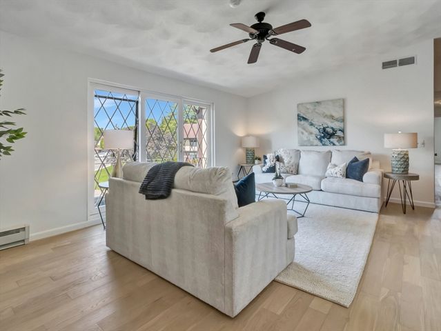 8 Rainbow Pond Dr 5, Walpole, MA 02081