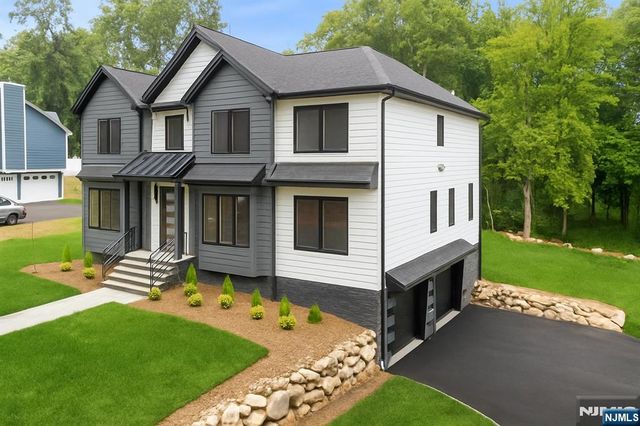 11 Eagles Nest Terrace, West Milford, NJ 07480